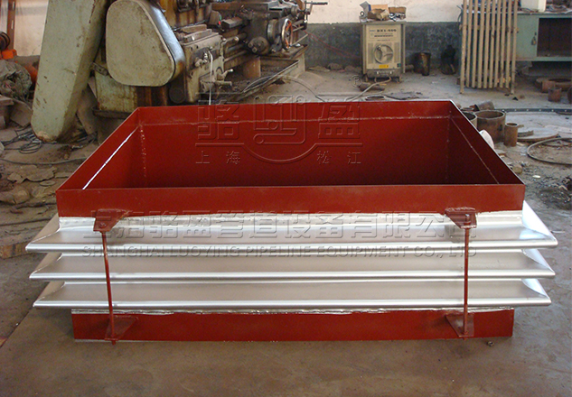 矩形<a href=http://m.cqdghx.com target=_blank class=infotextkey>補(bǔ)償器</a>